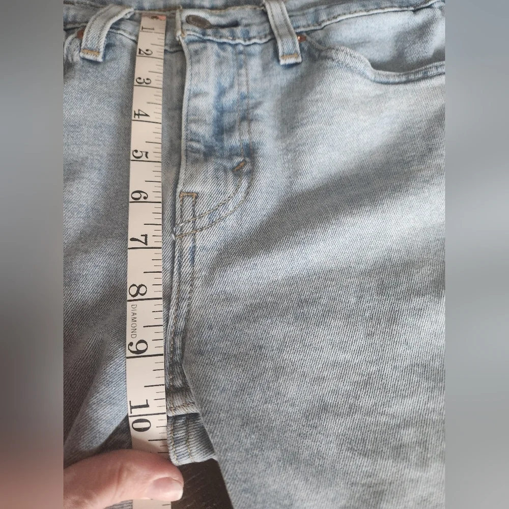 Gorgeous Light Wash Levi's Straight W28 L32